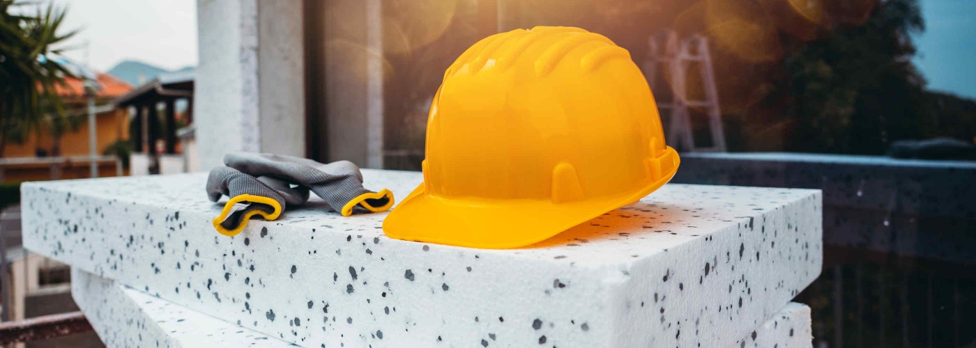 Polystyrene thermal cladding for energy saving on a new construction site